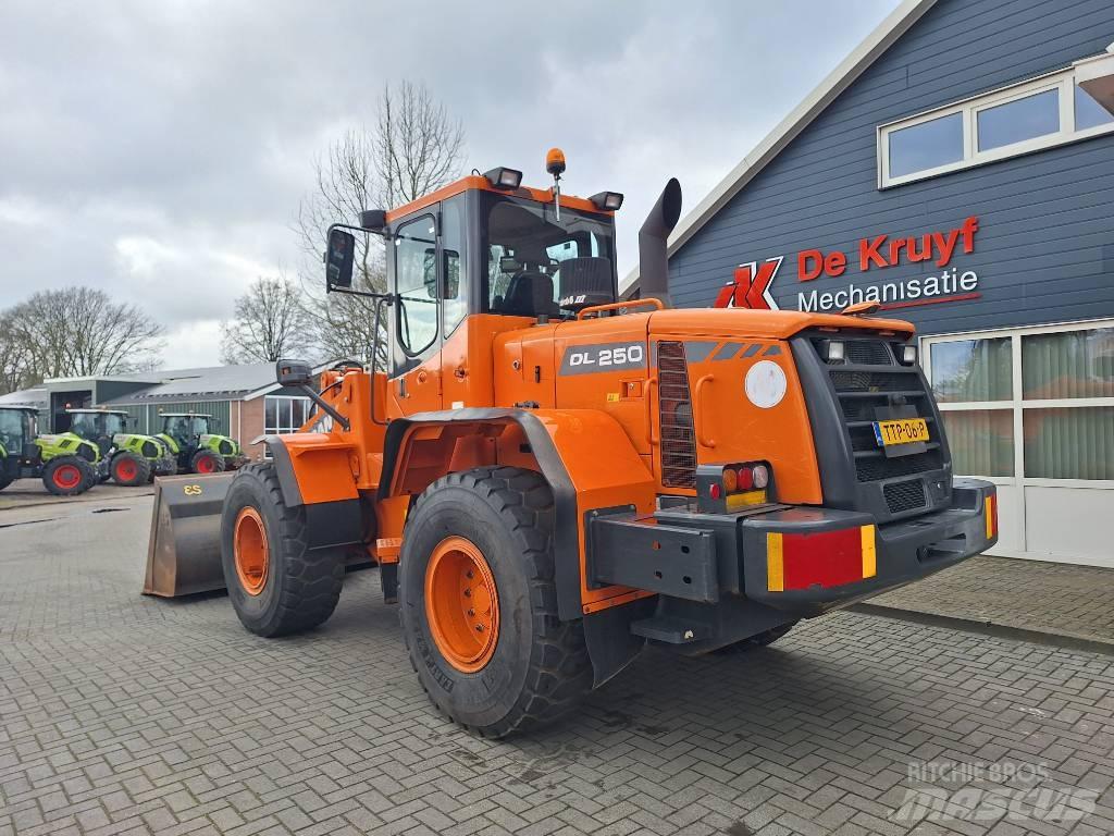 Doosan DL250 轮式装载机