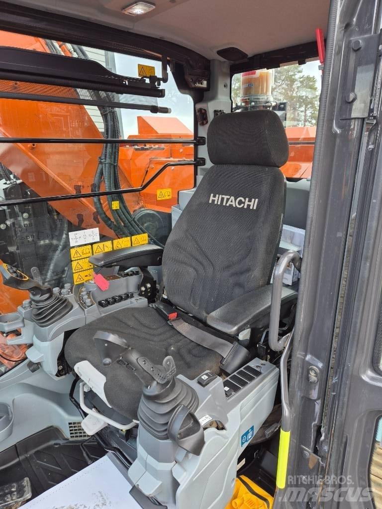 Hitachi ZX 135 US -7 履带挖掘机