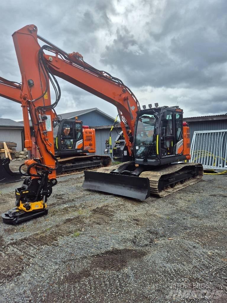Hitachi ZX 135 US -7 履带挖掘机