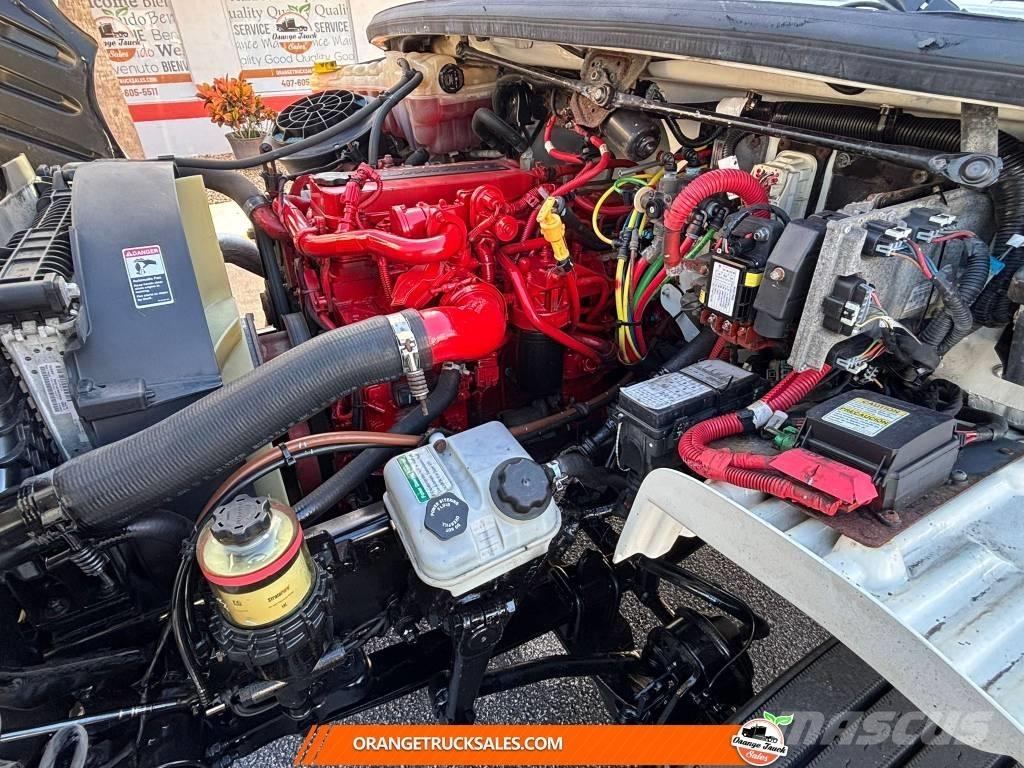 Freightliner M2 厢式货车