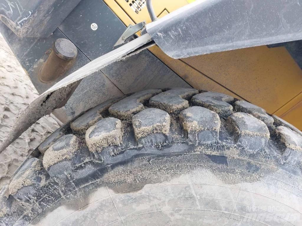 Komatsu WA380-5 轮式装载机