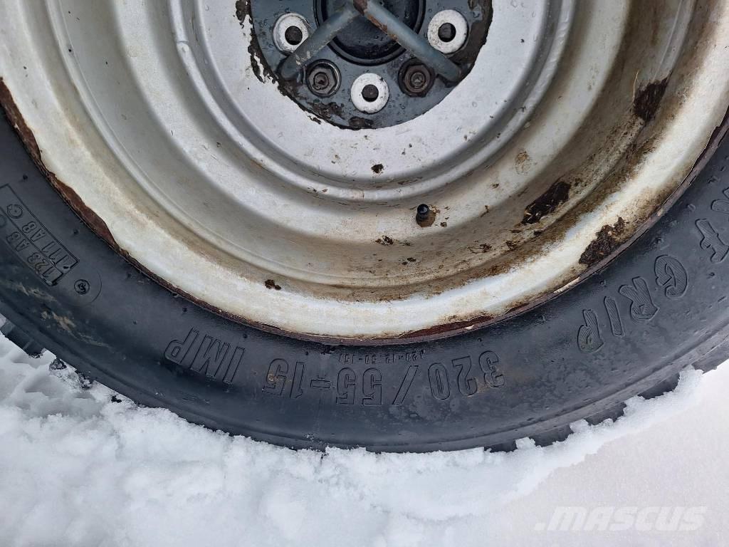 Avant 745 多功能装载机