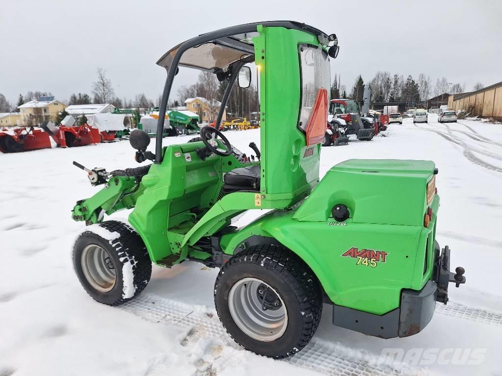 Avant 745 多功能装载机