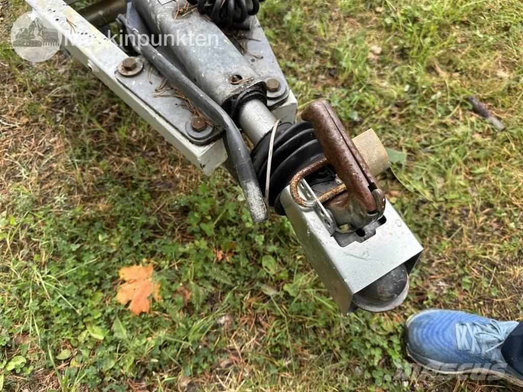 Dino 180 T 拖拉移动式高空作业平台