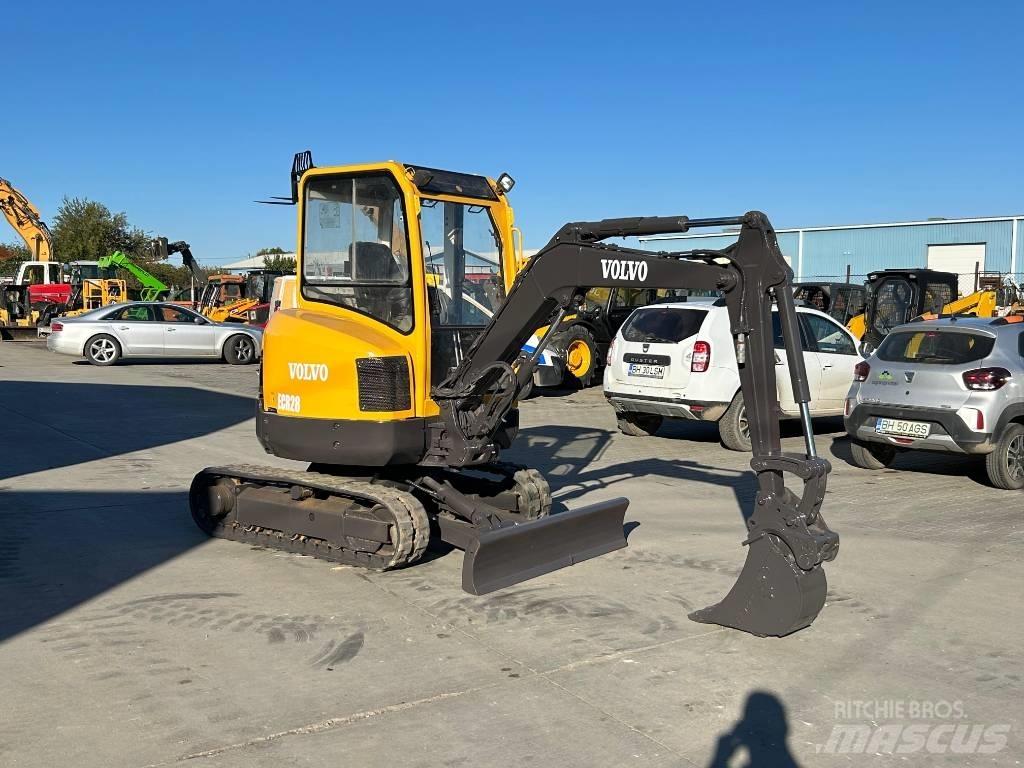 Volvo ECR 28 小型挖掘机