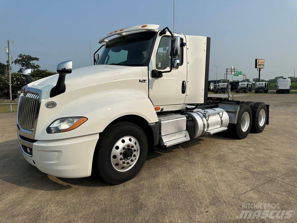 International LT 牵引车