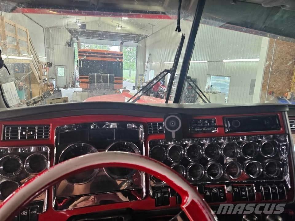 Kenworth W 900 L 牵引车