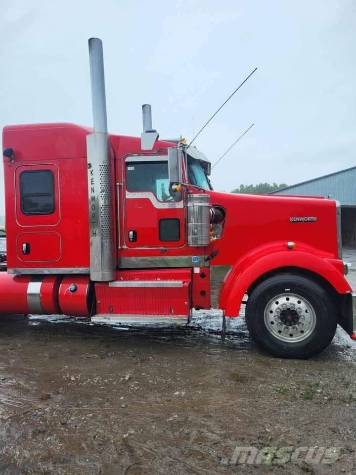 Kenworth W 900 L 牵引车