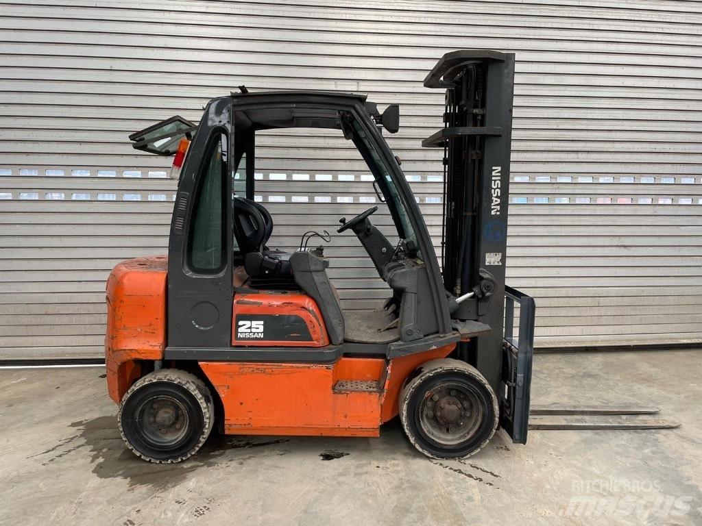 Nissan 25 柴油叉车