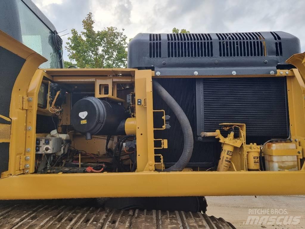 CAT 330 D 履带挖掘机