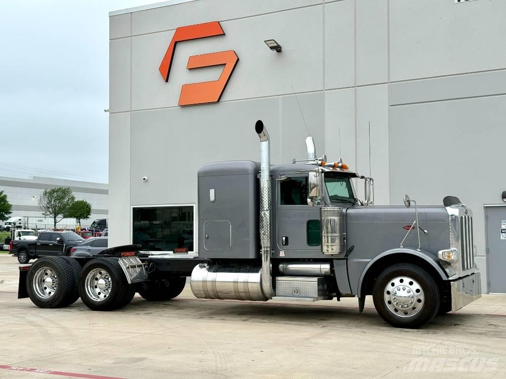 Peterbilt 389 牵引车
