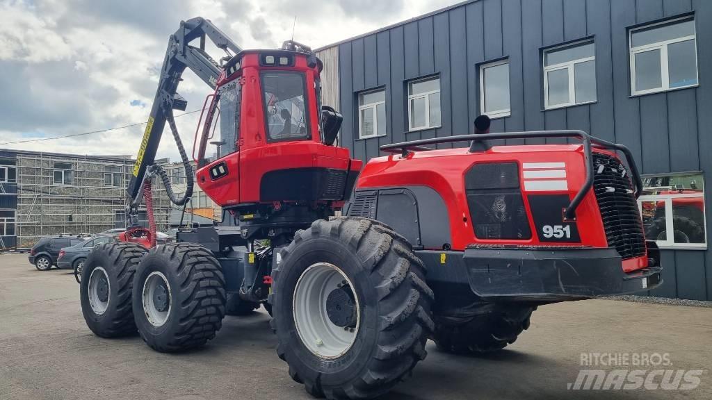 Komatsu 951 收割机