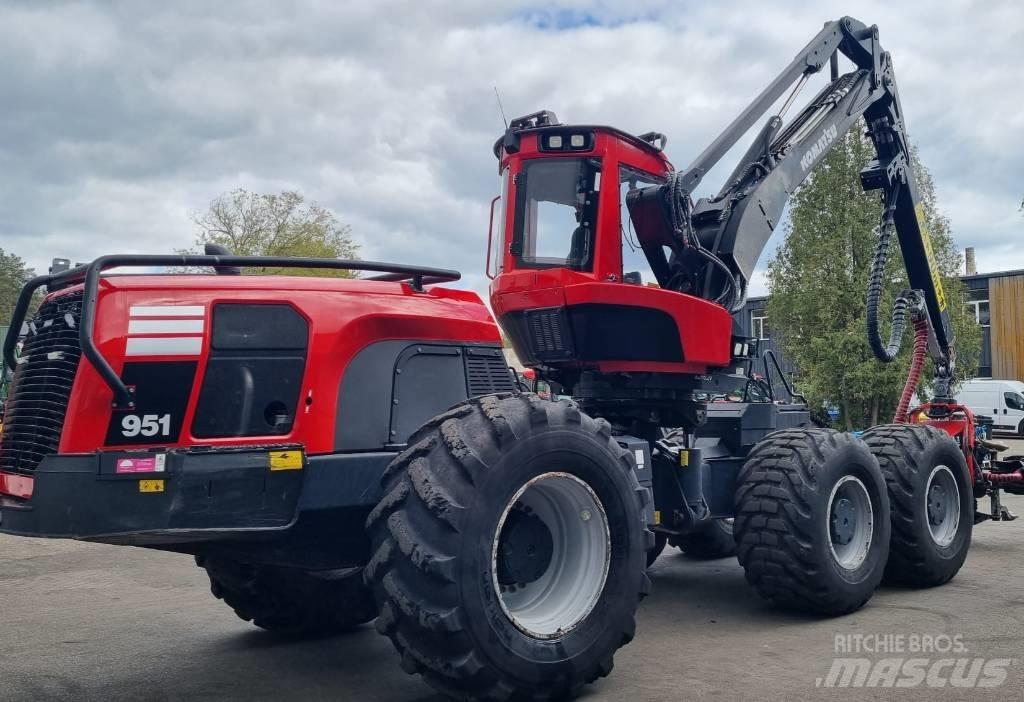 Komatsu 951 收割机