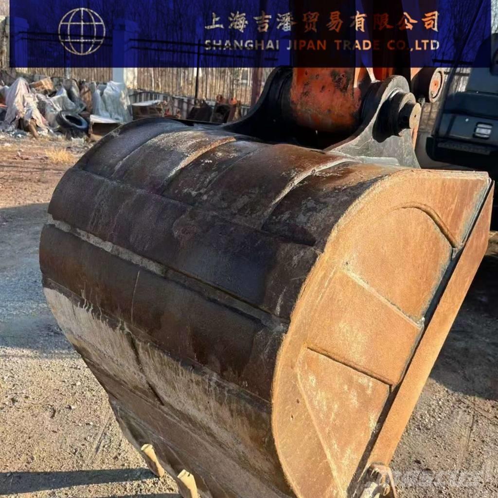 Hitachi ZX 200 履带挖掘机