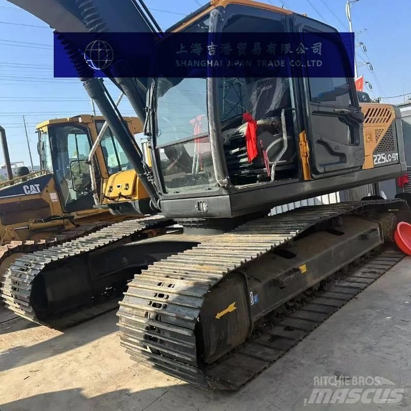 Hyundai R225 履带挖掘机