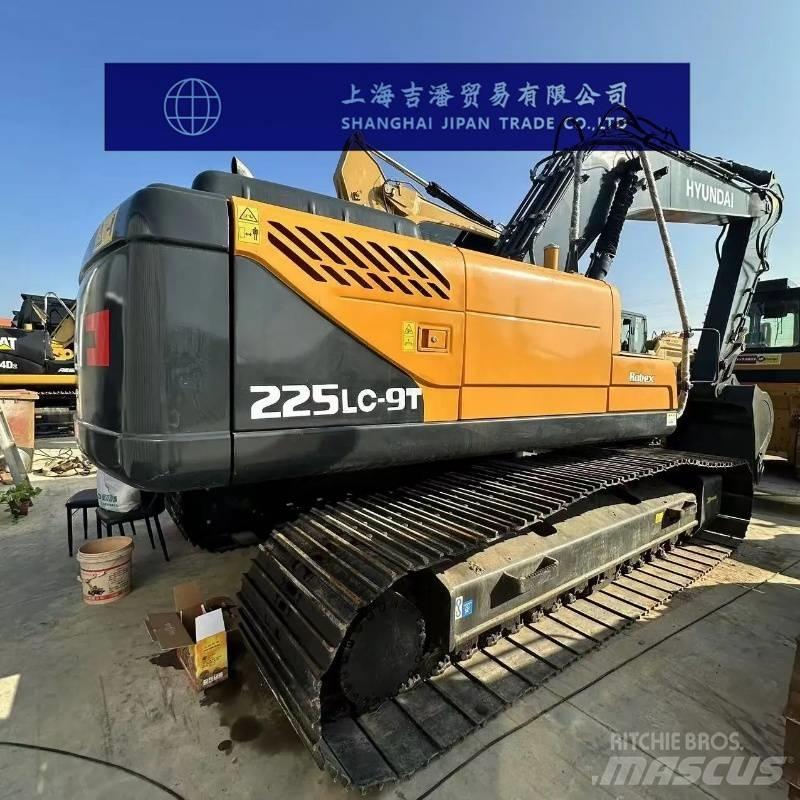 Hyundai R225 履带挖掘机