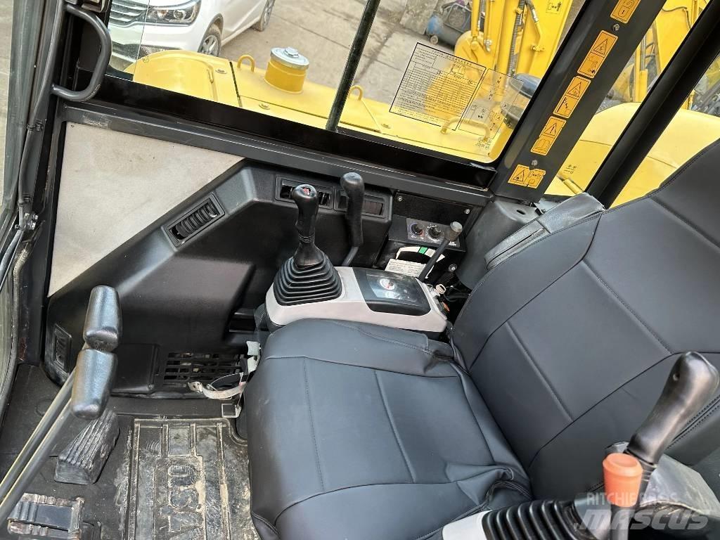 Komatsu PC56-7 小型挖掘机