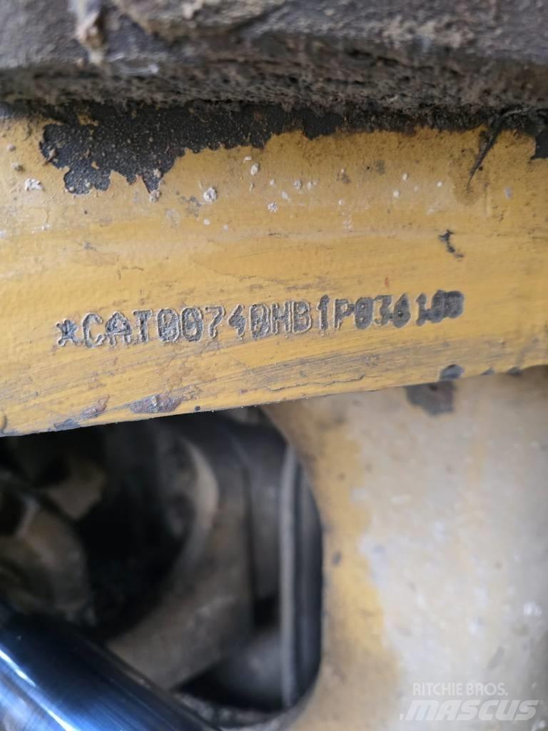 CAT 740 铰接式自卸车