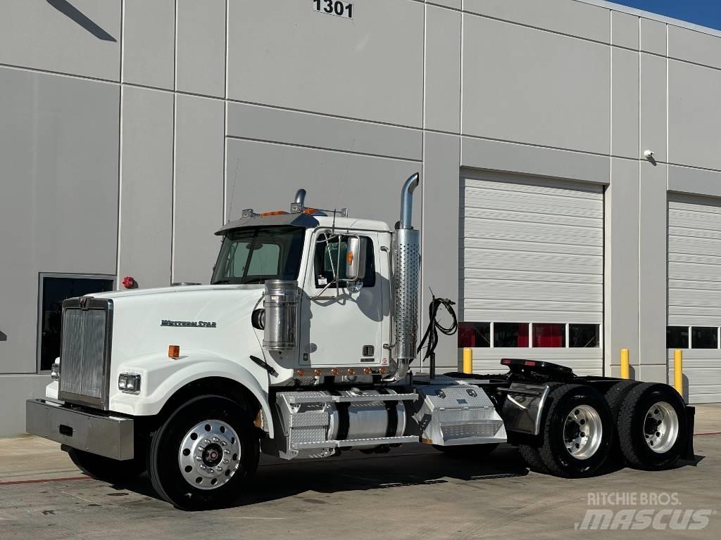 Western Star 4900 牵引车