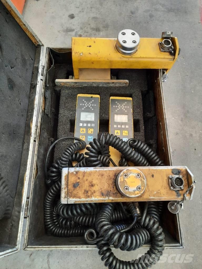 Demag DF115 P DA 沥青摊铺机