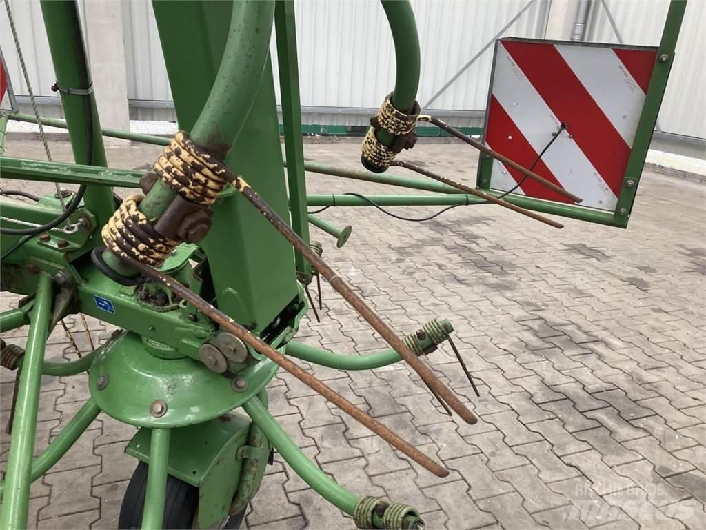 Krone KW7.70/6x7 犁耙和摊草机