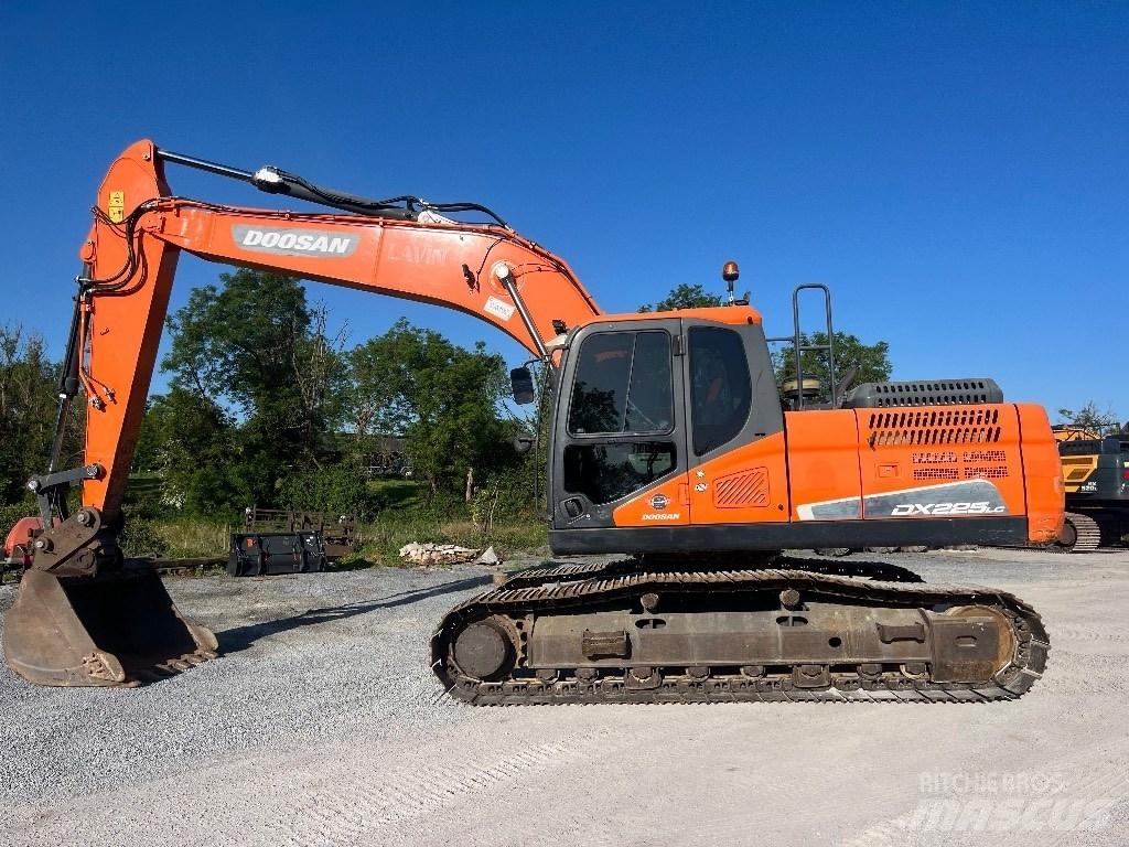 Doosan DX 225 LC-5 履带挖掘机