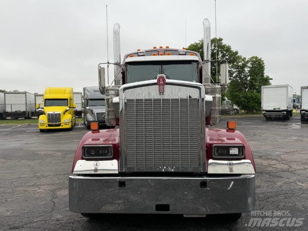 Kenworth W 900 L 牵引车