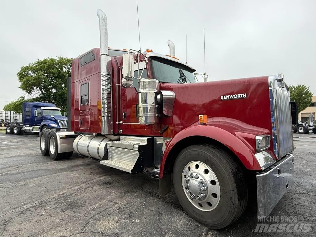 Kenworth W 900 L 牵引车