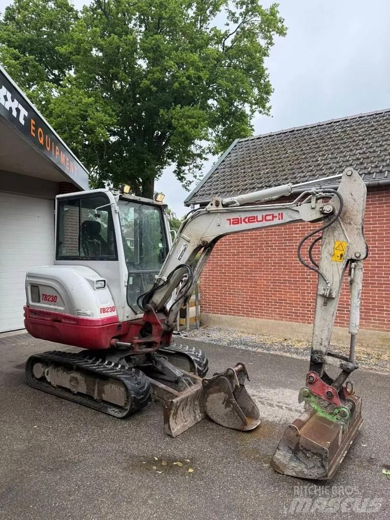 Takeuchi TB230 小型挖掘机