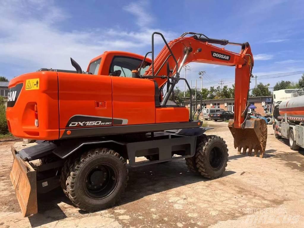 Doosan DH150W 轮式挖掘机