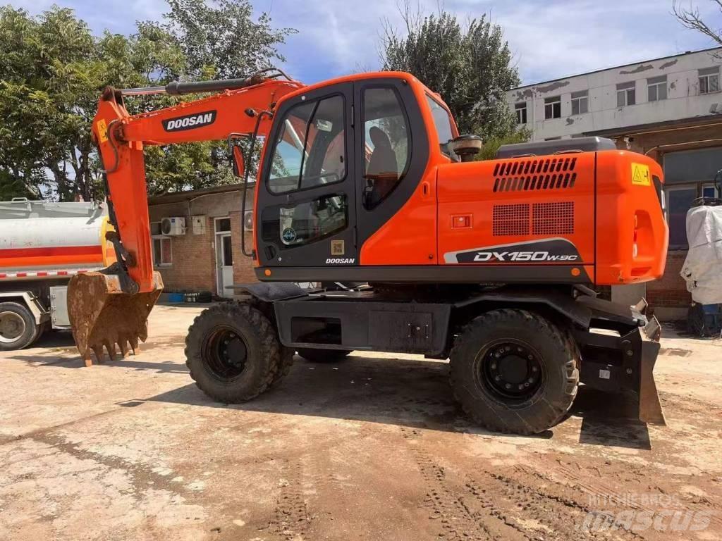 Doosan DH150W 轮式挖掘机