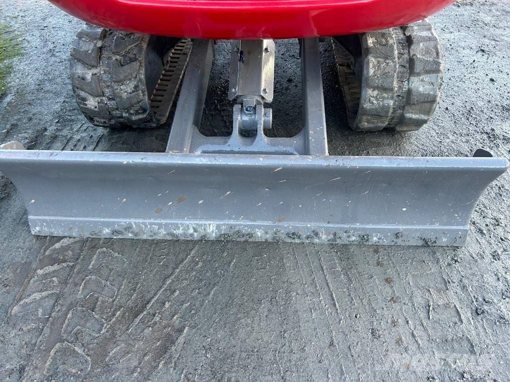 Takeuchi TB 230 小型挖掘机