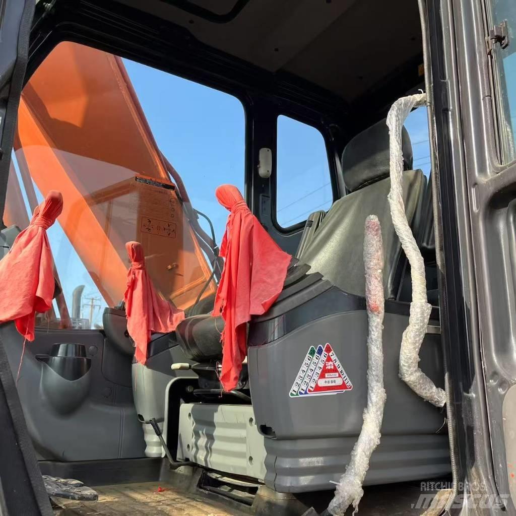 Hitachi ZX 160 中型挖掘机