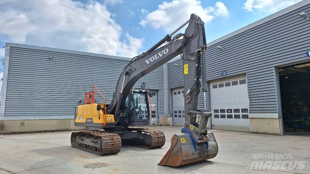 Volvo EC220E 履带挖掘机