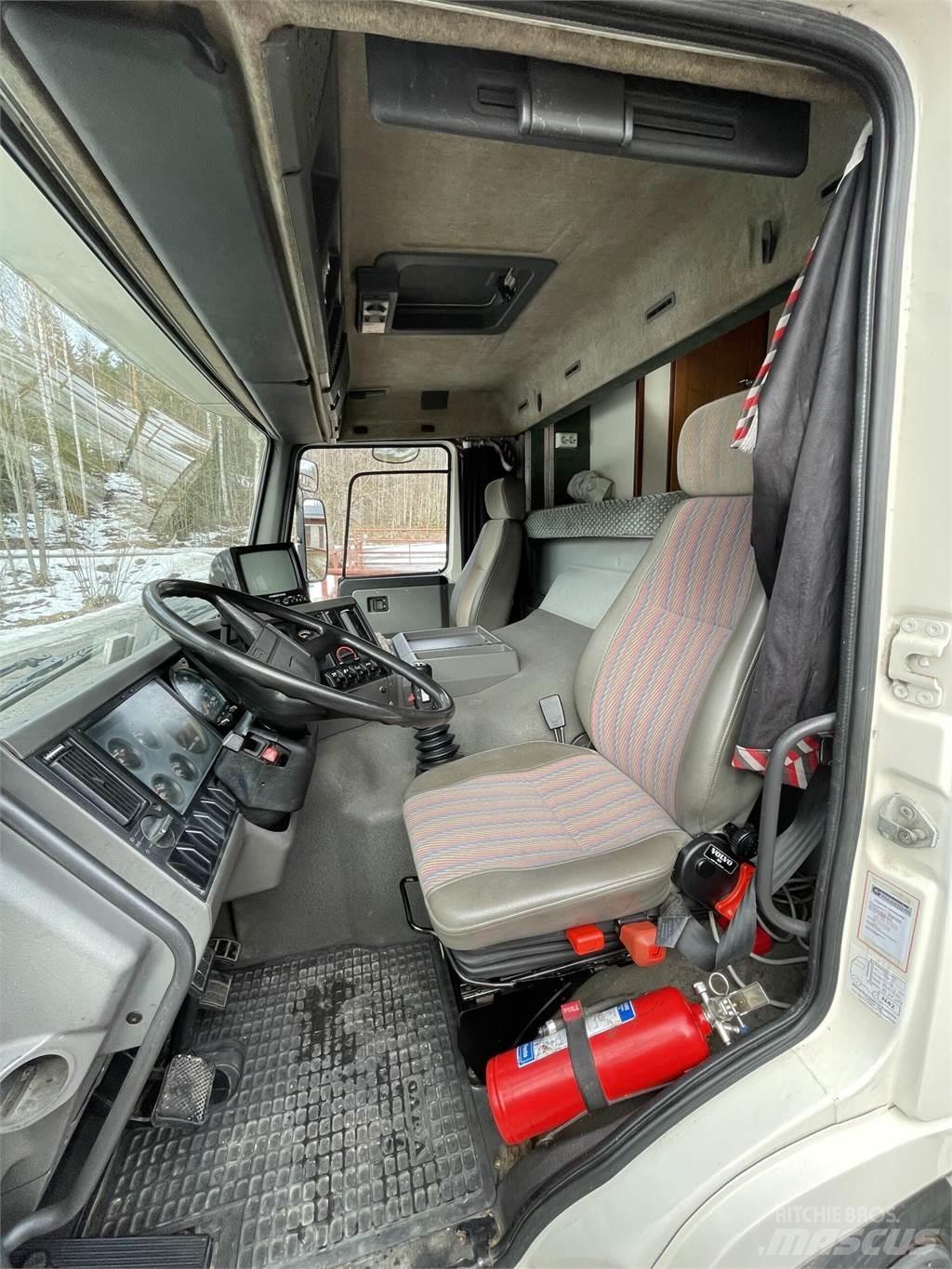 Volvo FL7 动物运输货车
