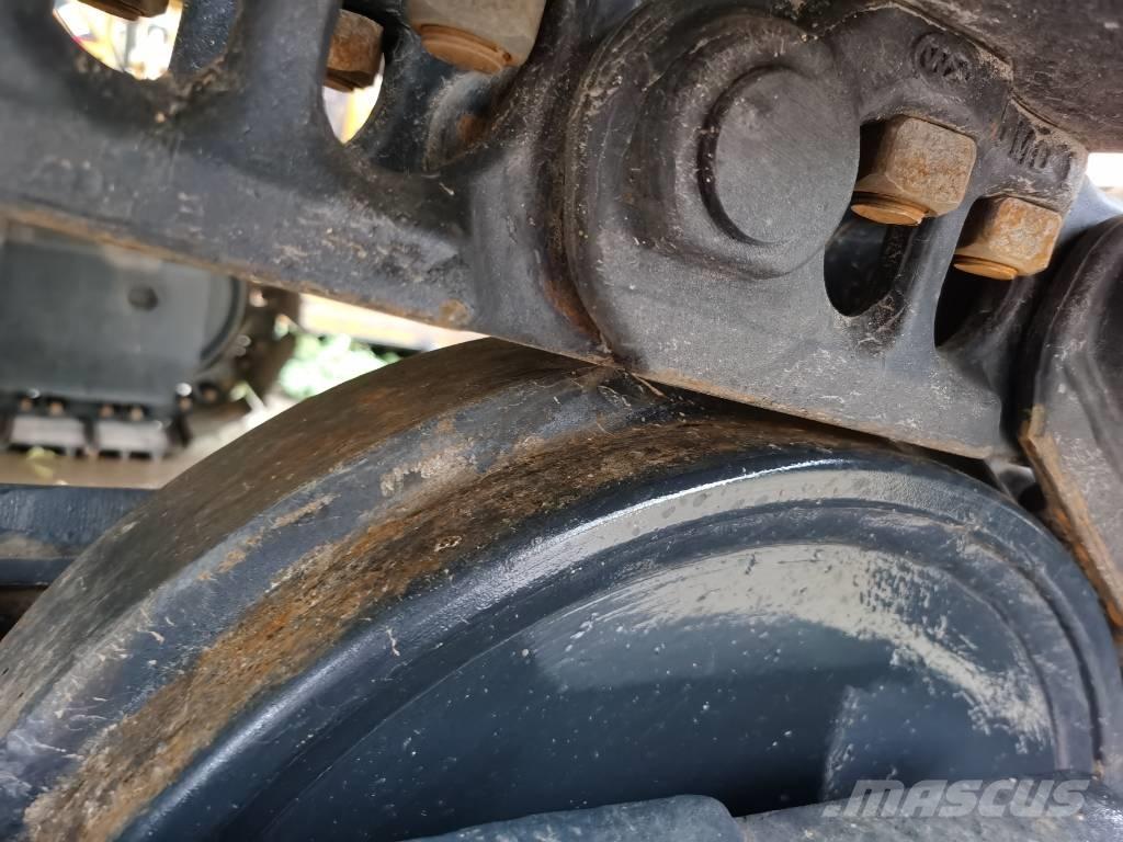 Komatsu PC 220-7 履带挖掘机