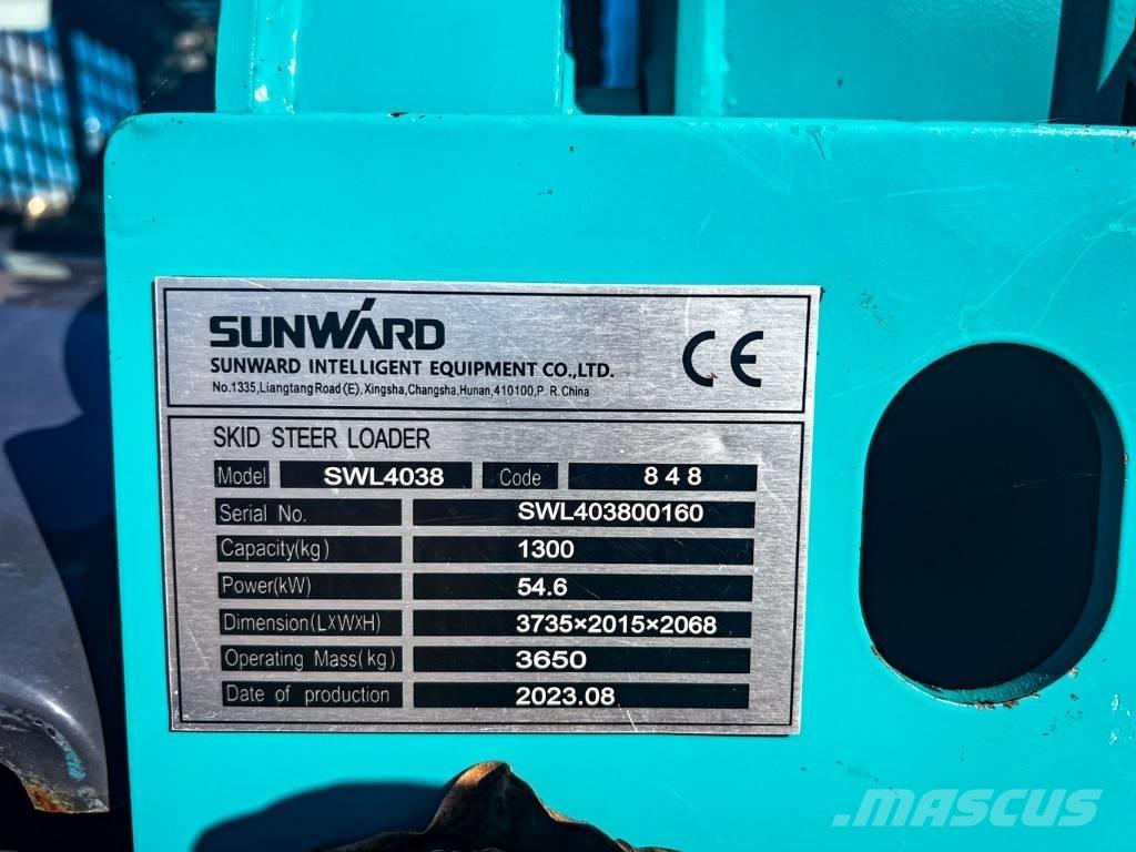 Sunward 4038 滑移装载机