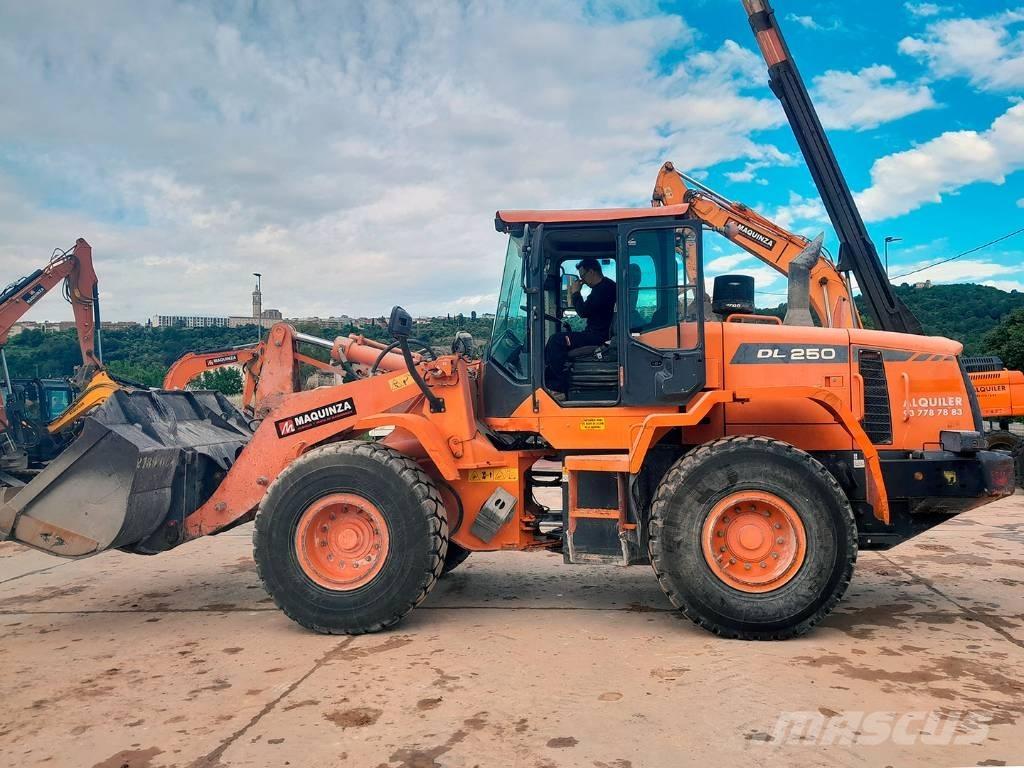 Doosan DL 250-3 轮式装载机