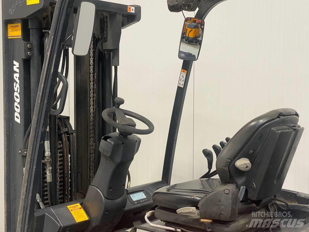 Doosan B35X-7 电动叉车