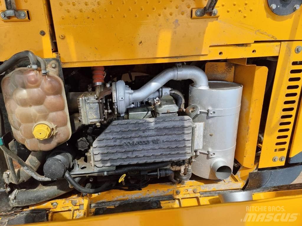 JCB JS 130 LC 履带挖掘机