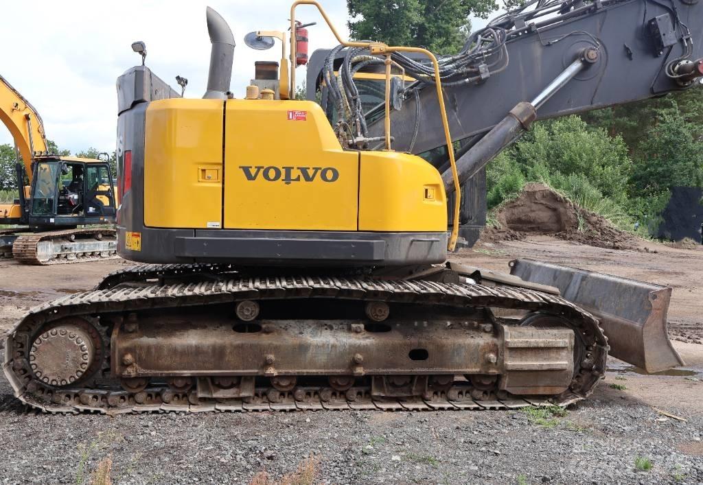 Volvo 305C 组装挖掘机