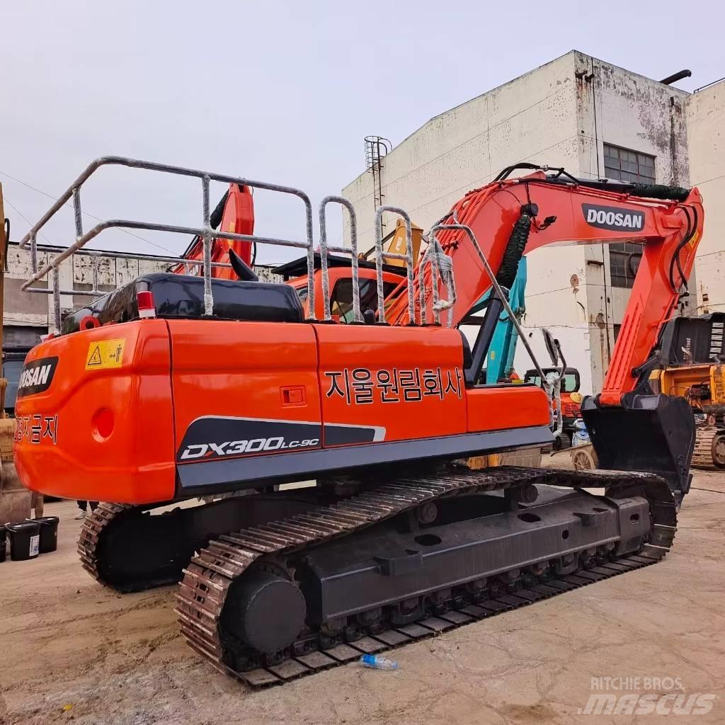 Doosan DX 300 履带挖掘机