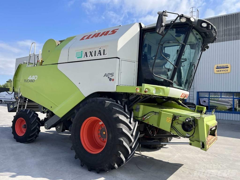CLAAS Tucano 440 联合收割机