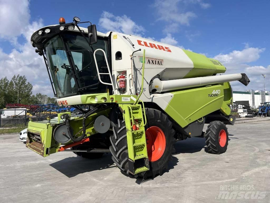 CLAAS Tucano 440 联合收割机