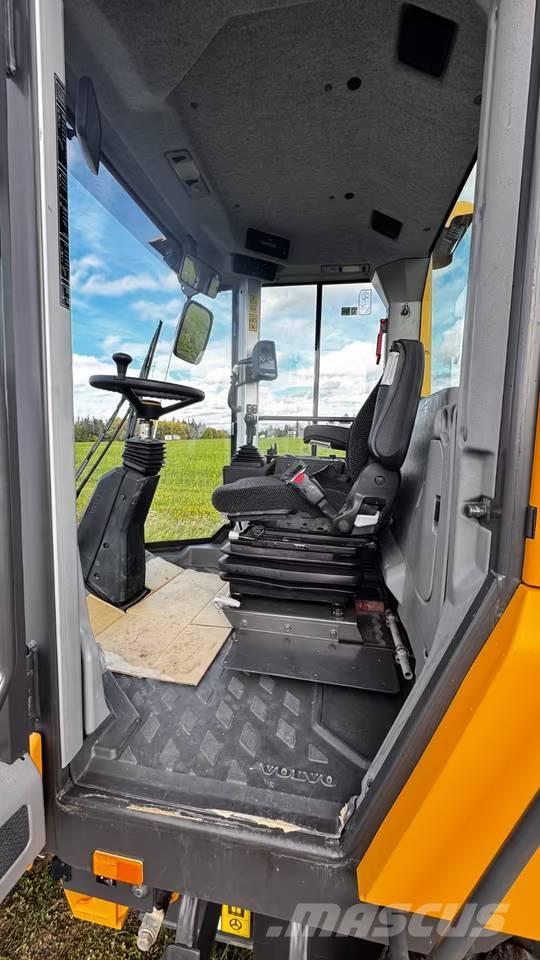 Volvo SD75B 单轮压路机