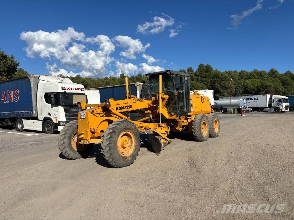 Komatsu GD 530 A 平地机/推土机