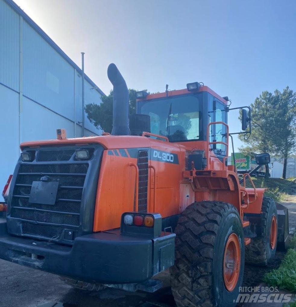 Doosan DL 300 轮式装载机