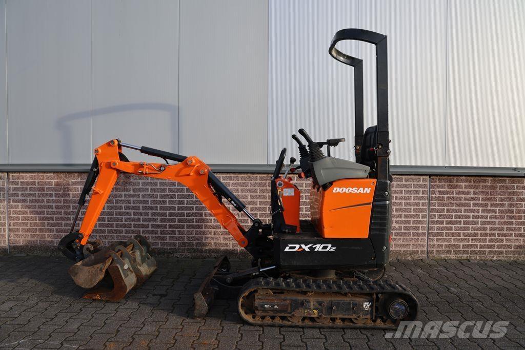 Doosan DX10 小型挖掘机