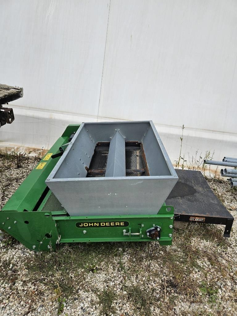 John Deere TD 100 播撒机