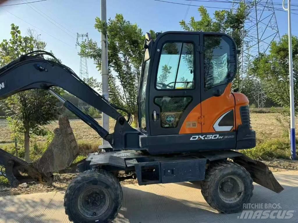 Doosan DX60W 轮式挖掘机